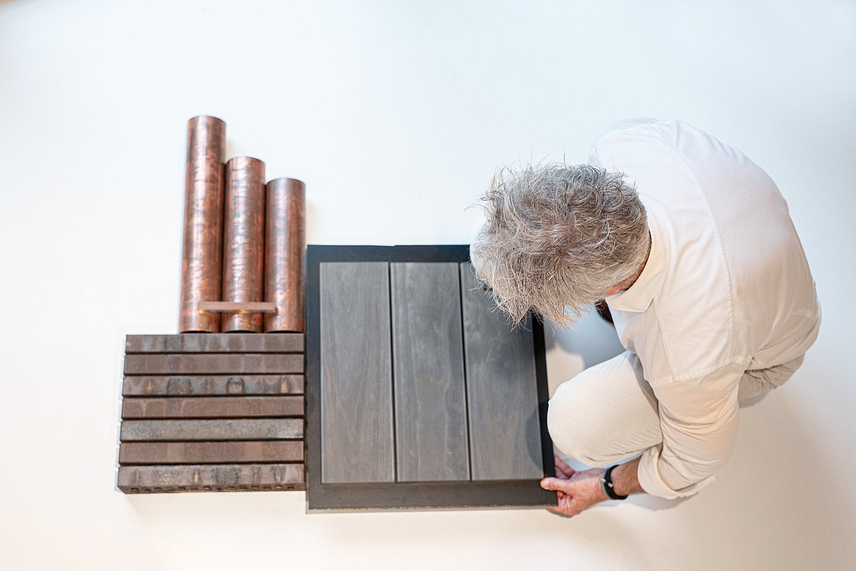Denis de haan is placing wood for a moodboard